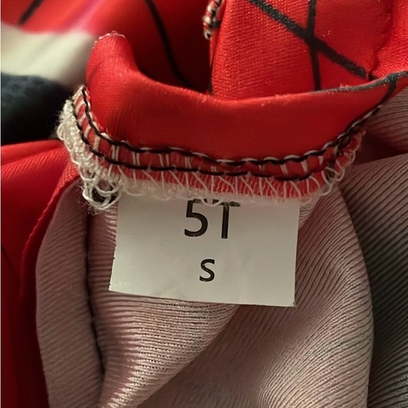 5T Spiderman Costume with a GREAT Mask and a front zipper as shown.Great costume - Picture 6 of 8